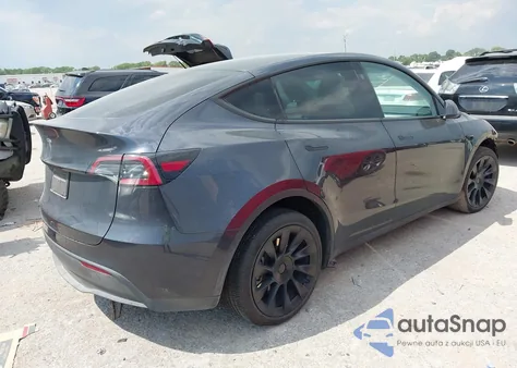 2024 Tesla Model Y Long Range Dual Motor All-Wheel Drive/Rwd z USA, uszkodzony, nr VIN 7SAYGDED7RA324921